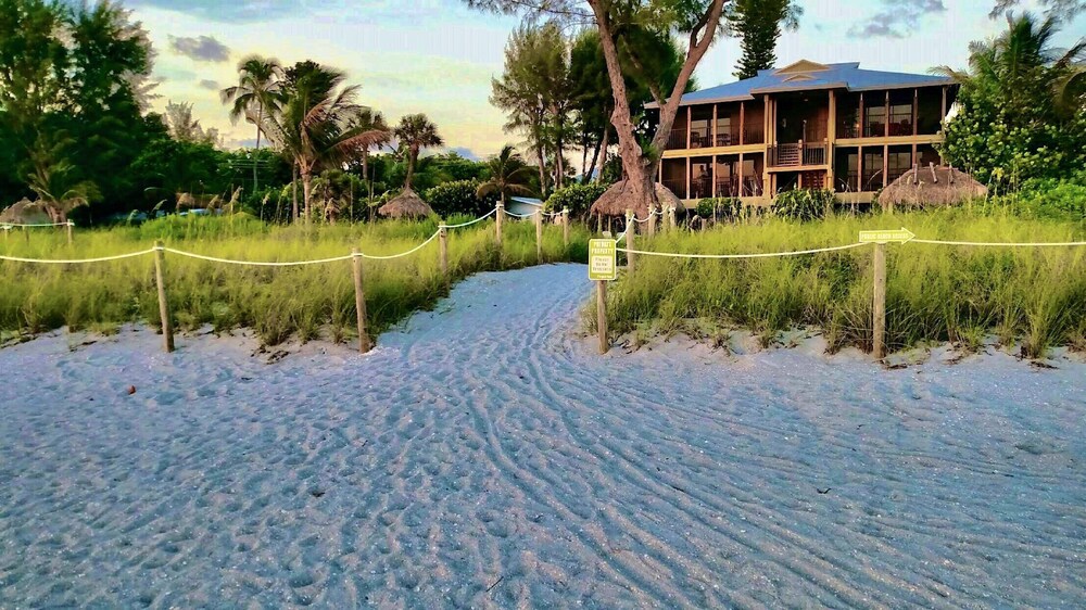 Lake, Gulf Views - No Stairs - Directly “On the Beach” - Jensen's 