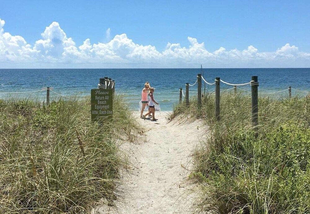 Beach, Gulf Views - No Stairs - Directly “On the Beach” - Jensen's 