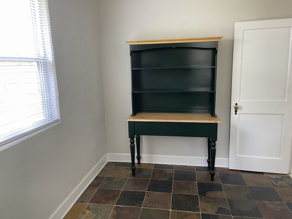 Charming 2 Bedroom House with Huge Yard 