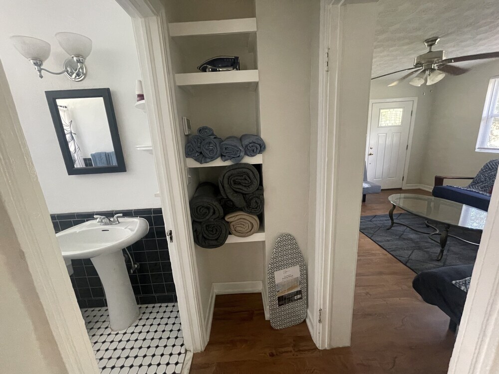 Charming 2 Bedroom House with Huge Yard 