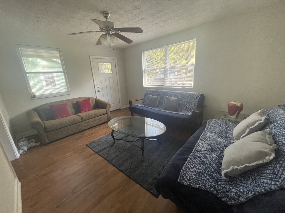 Charming 2 Bedroom House with Huge Yard 