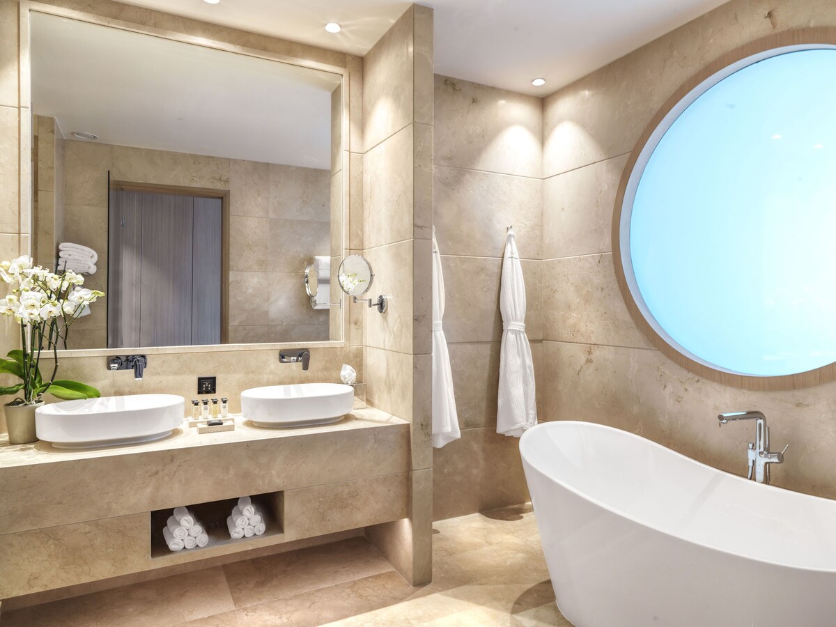 West Asia, Cap St Georges Hotel & Resort