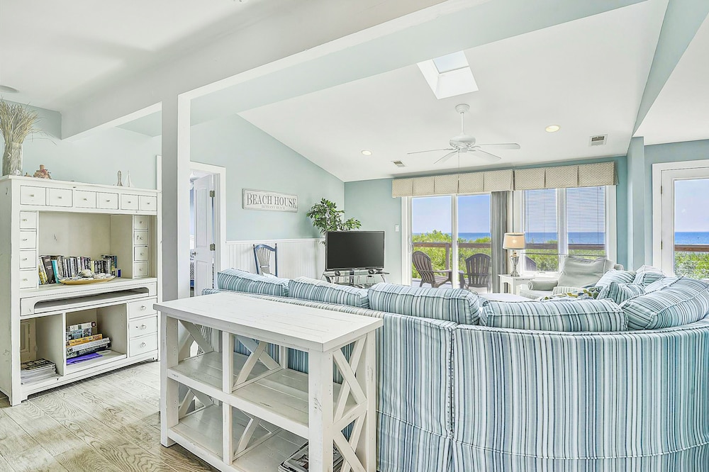 Sea Del Estates Retreat Right On the Beach w/Free WiFi & Private Washer & Dryer