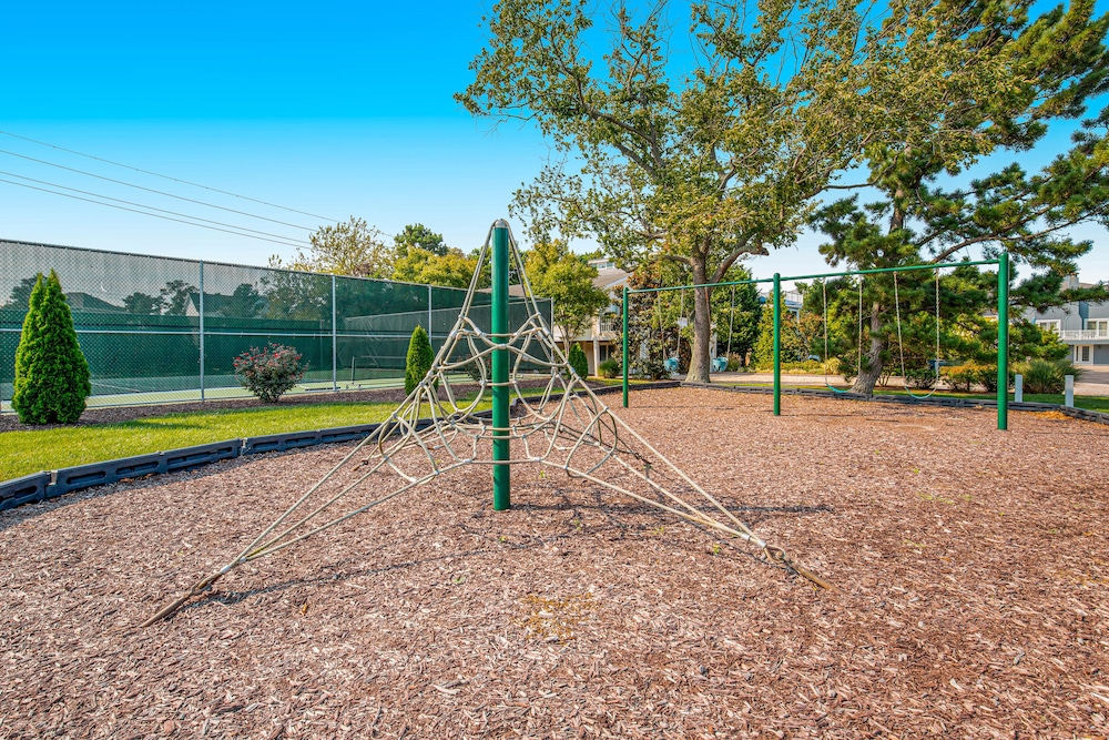 Sea Del Estates Retreat Right On the Beach w/Free WiFi & Private Washer & Dryer