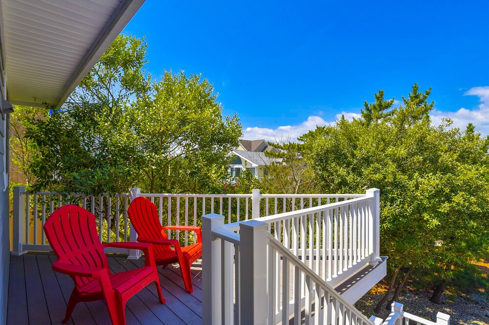 Sea Del Estates Retreat Right On the Beach w/Free WiFi & Private Washer & Dryer