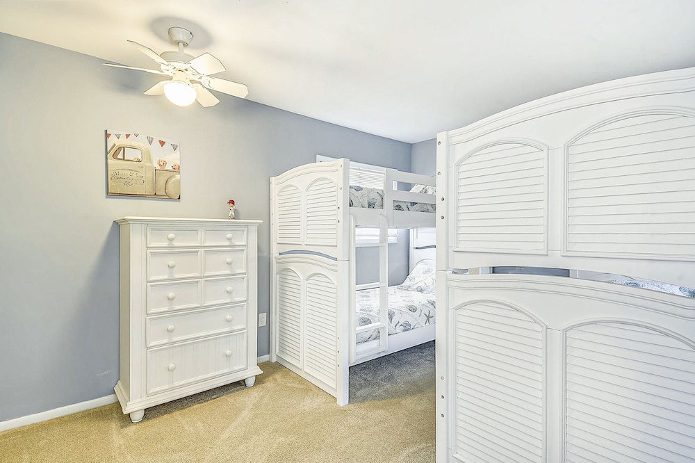 Sea Del Estates Retreat Right On the Beach w/Free WiFi & Private Washer & Dryer