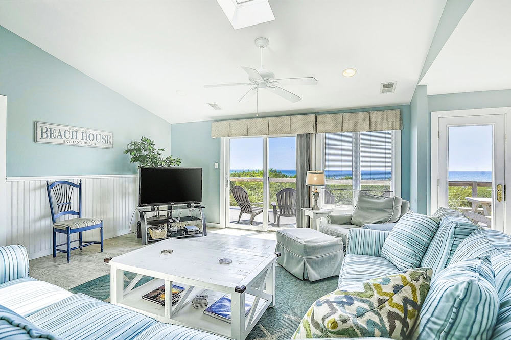 Sea Del Estates Retreat Right On the Beach w/Free WiFi & Private Washer & Dryer