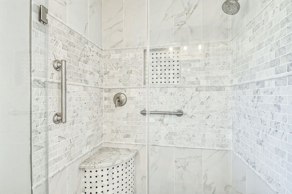 Sea Del Estates Retreat Right On the Beach w/Free WiFi & Private Washer & Dryer