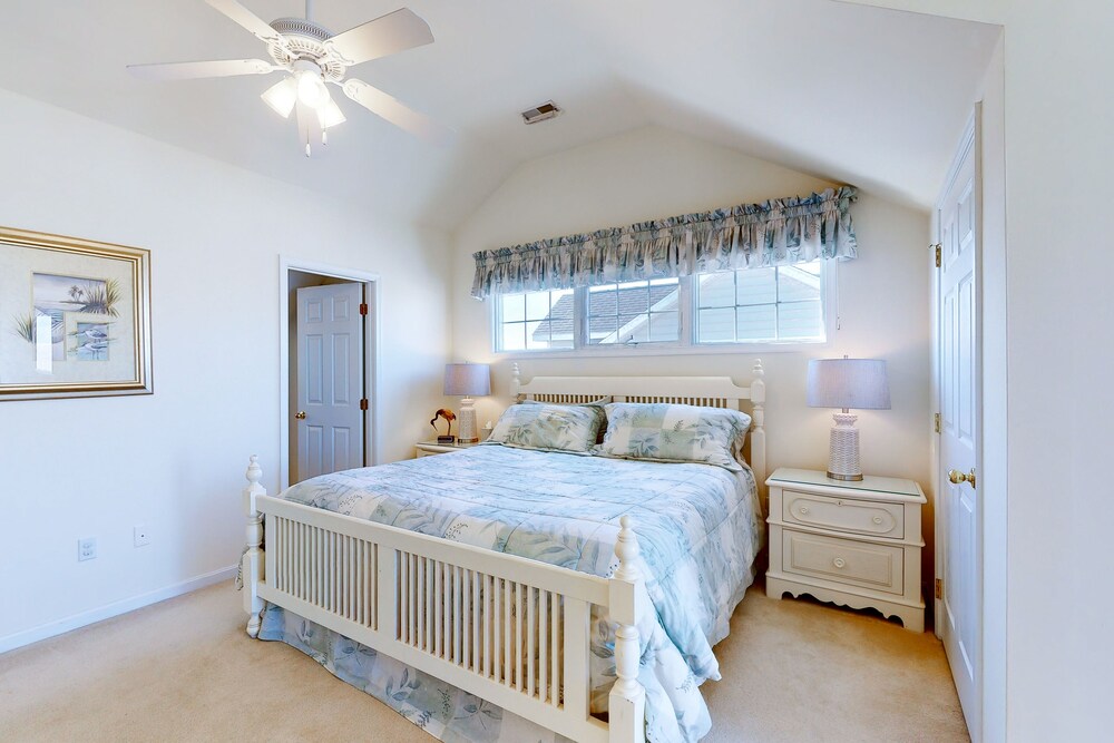 Tower Shores Townhouse Situated Between Ocean and Bay w/Free WiFi & W/D