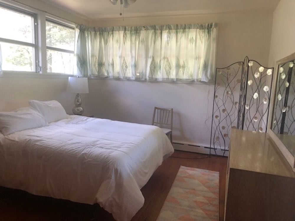 MidCentury Modern Catskill Retreat, Walk to town Livingston Manor Vrbo