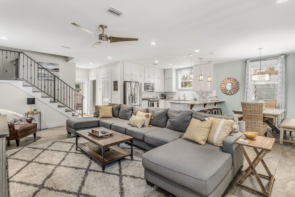 Gorgeous and Spacious Home in Blue Mountain Beach!