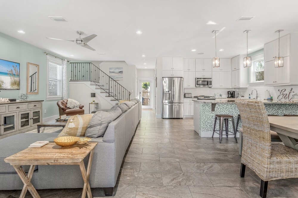 Gorgeous and Spacious Home in Blue Mountain Beach!