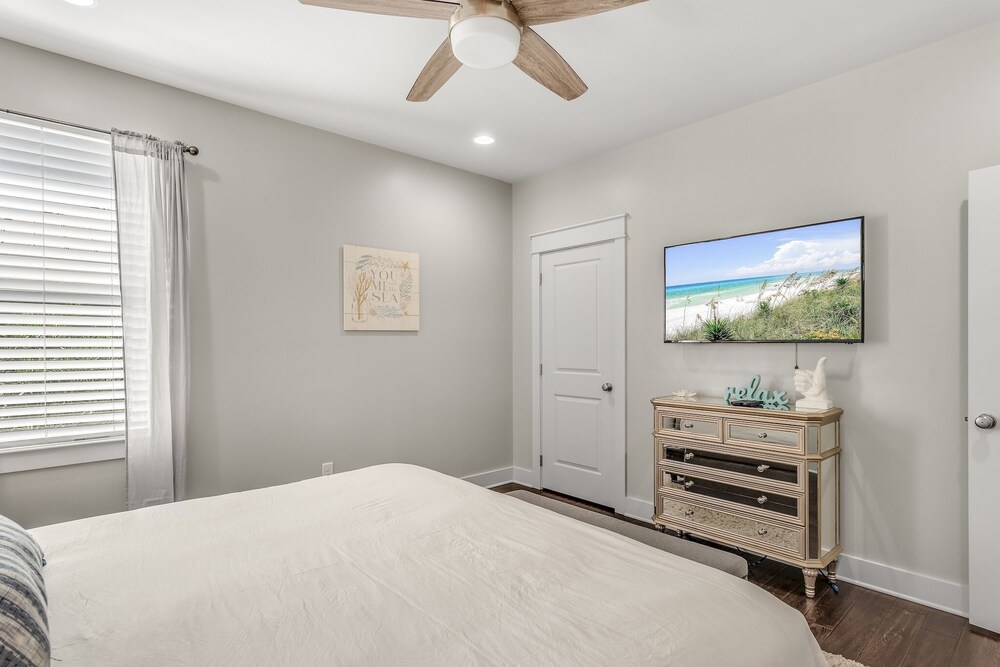 Gorgeous and Spacious Home in Blue Mountain Beach!