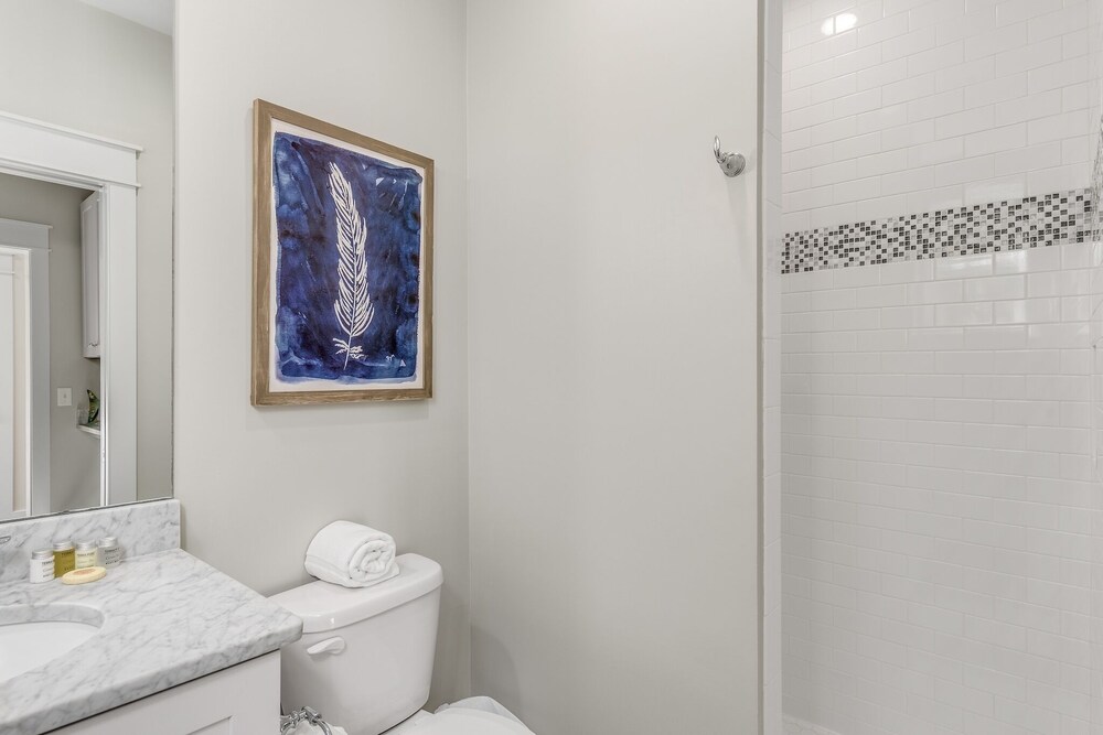 Gorgeous and Spacious Home in Blue Mountain Beach!