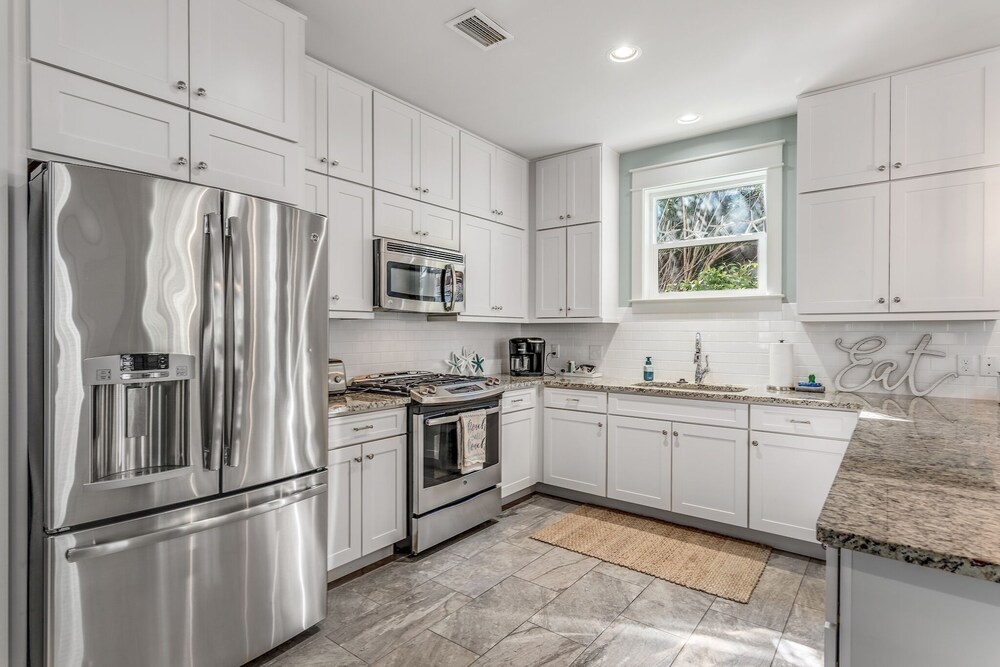 Gorgeous and Spacious Home in Blue Mountain Beach!