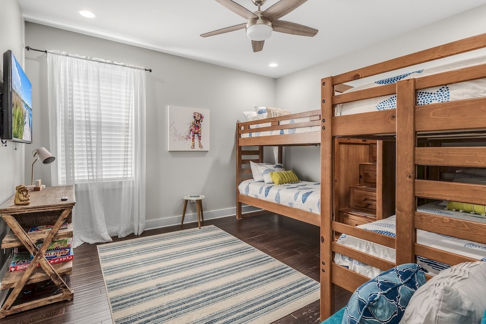 Gorgeous and Spacious Home in Blue Mountain Beach!