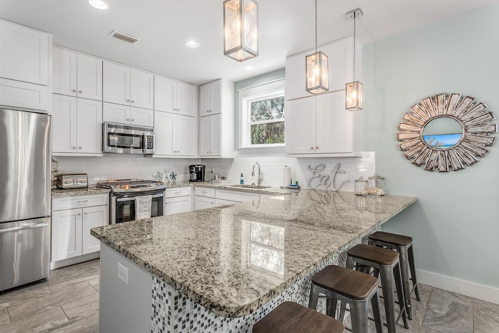 Gorgeous and Spacious Home in Blue Mountain Beach!