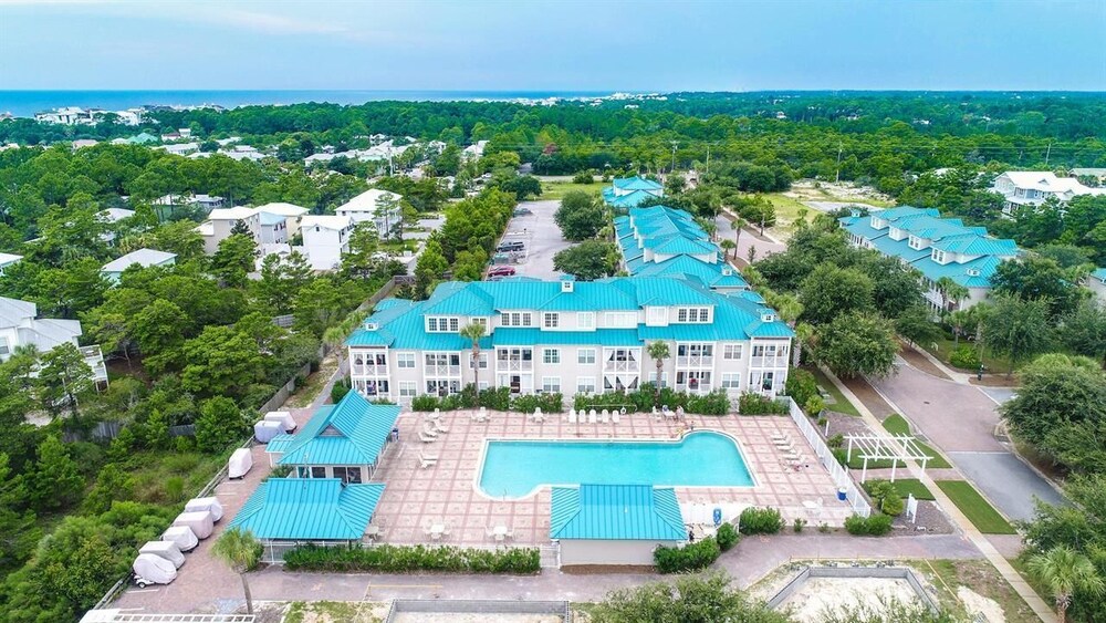 Gorgeous and Spacious Home in Blue Mountain Beach!