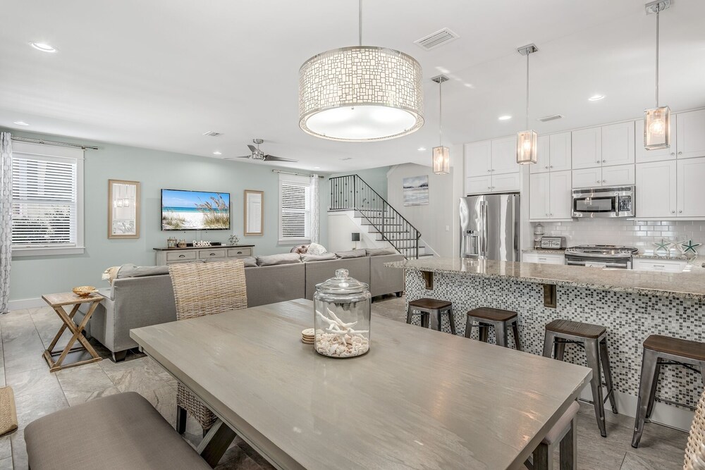 Gorgeous and Spacious Home in Blue Mountain Beach!