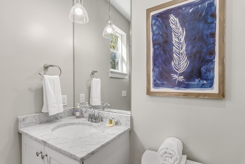 Gorgeous and Spacious Home in Blue Mountain Beach!