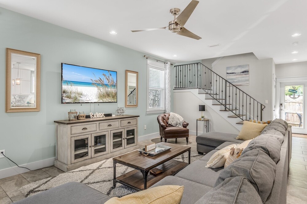 Gorgeous and Spacious Home in Blue Mountain Beach!