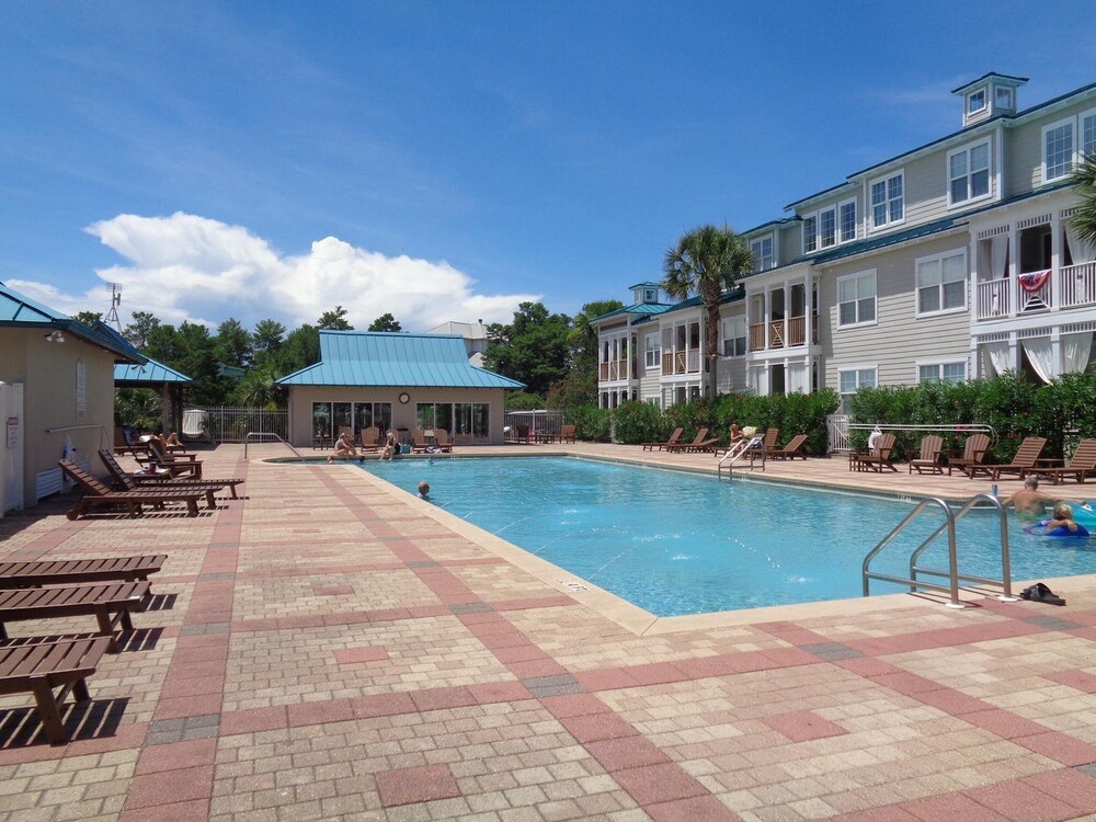 Gorgeous and Spacious Home in Blue Mountain Beach!