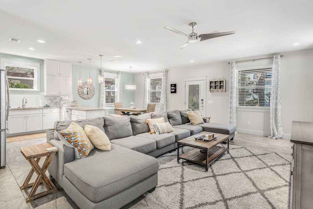 Gorgeous and Spacious Home in Blue Mountain Beach!