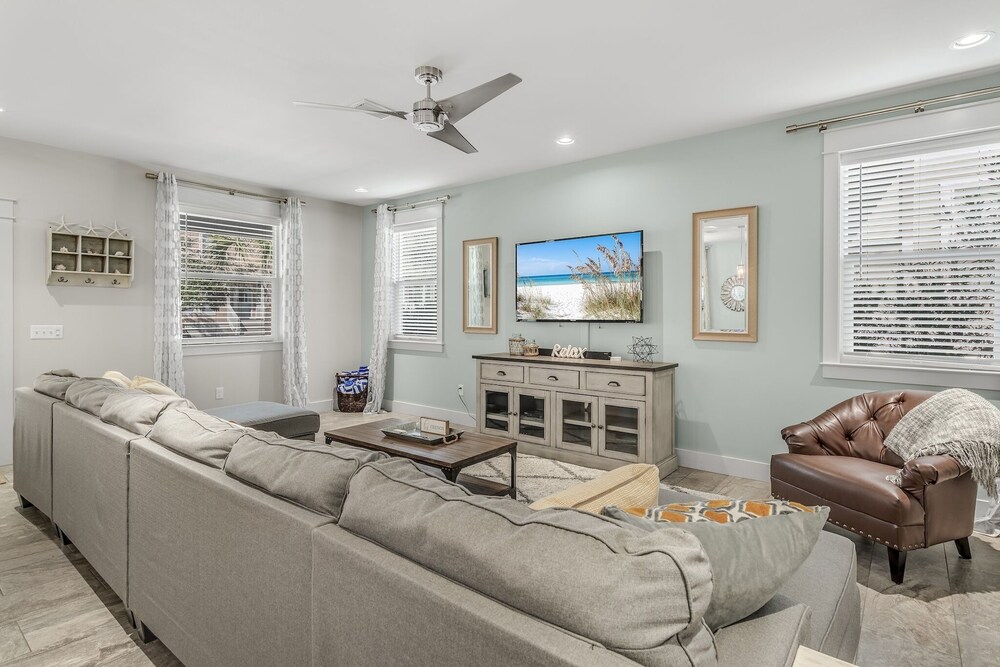 Gorgeous and Spacious Home in Blue Mountain Beach!