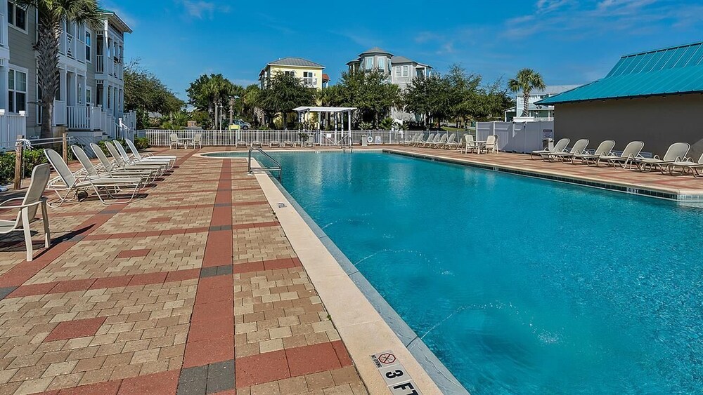 Gorgeous and Spacious Home in Blue Mountain Beach!