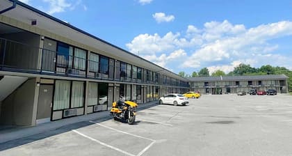 Travelodge by Wyndham Pigeon Forge Dollywood Lane