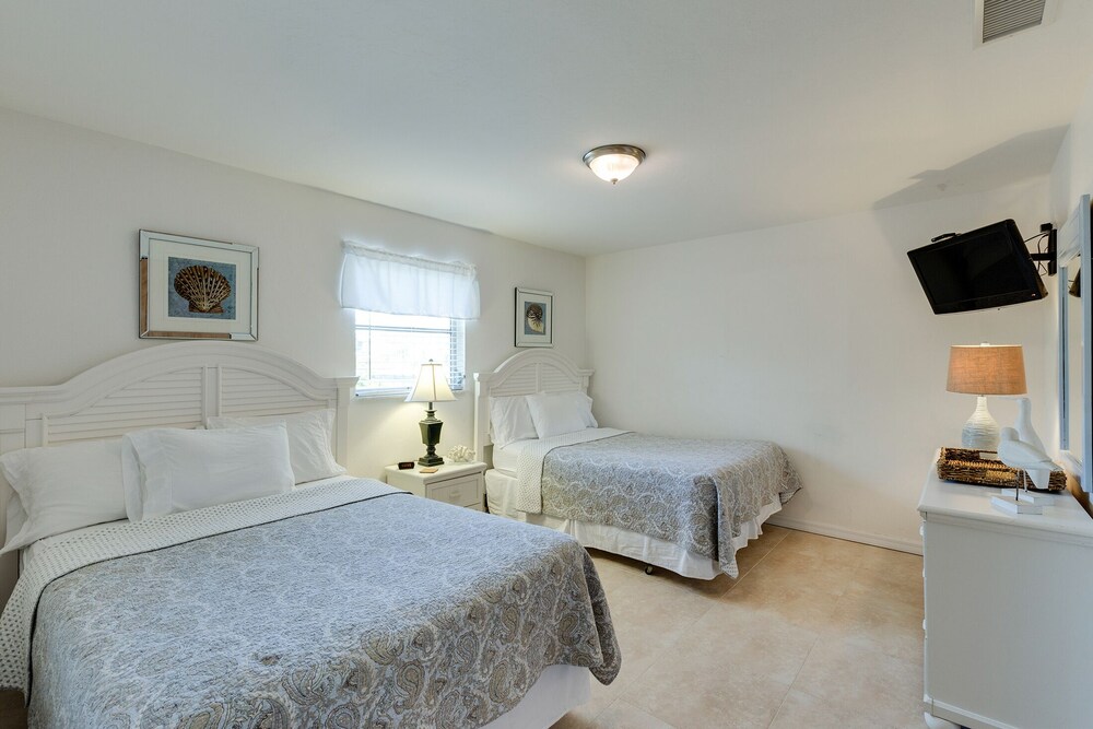 Closest Inn to Deep Water in St James City - 2 mins to deep water!  Great Views!