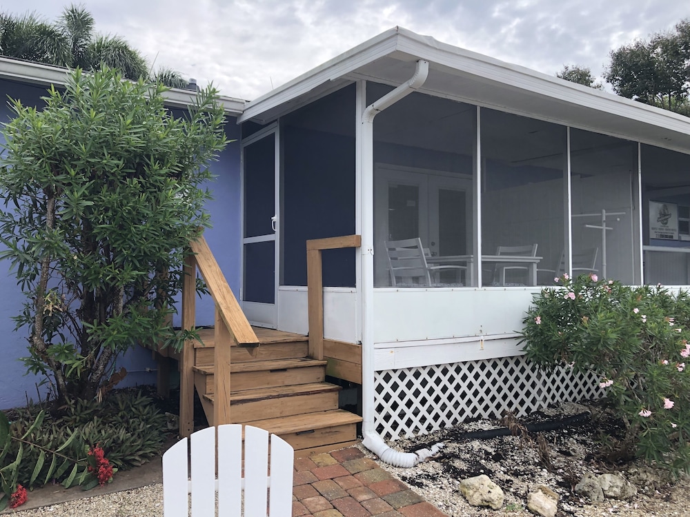 Closest Inn to Deep Water in St James City - 2 mins to deep water!  Great Views!