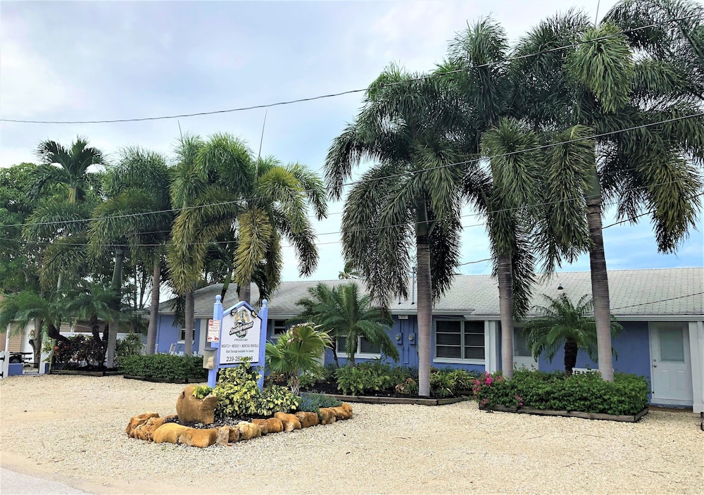 Closest Inn to Deep Water in St James City - 2 mins to deep water!  Great Views!