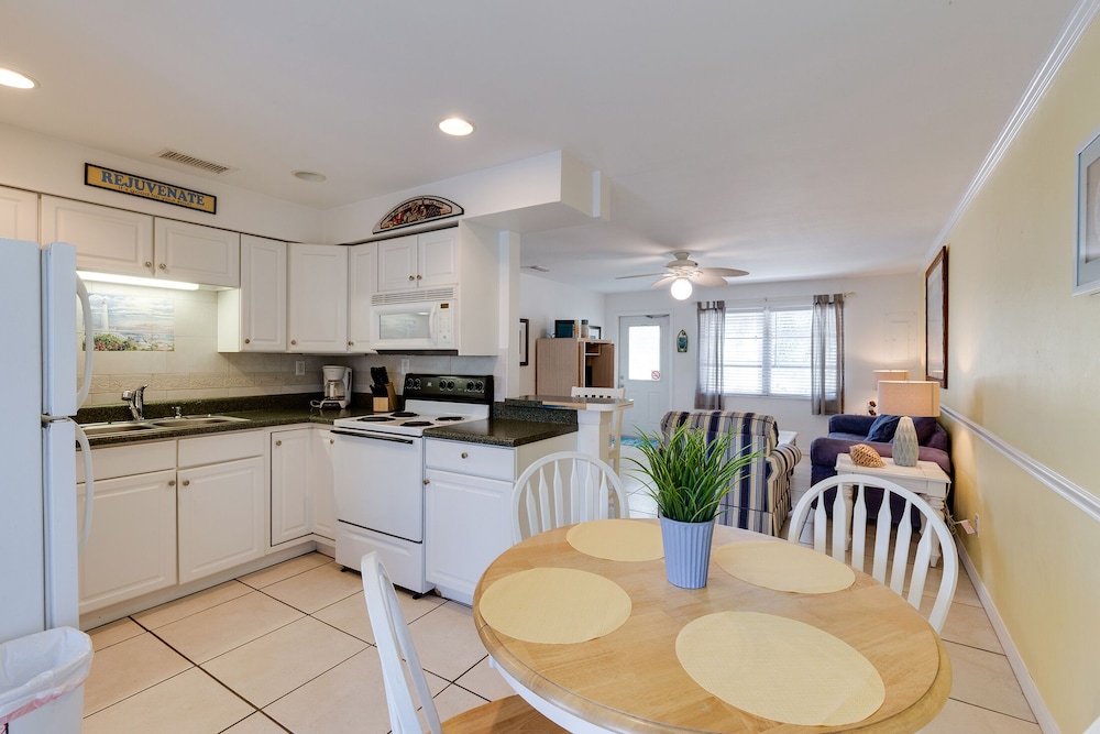 Closest Inn to Deep Water in St James City - 2 mins to deep water!  Great Views!