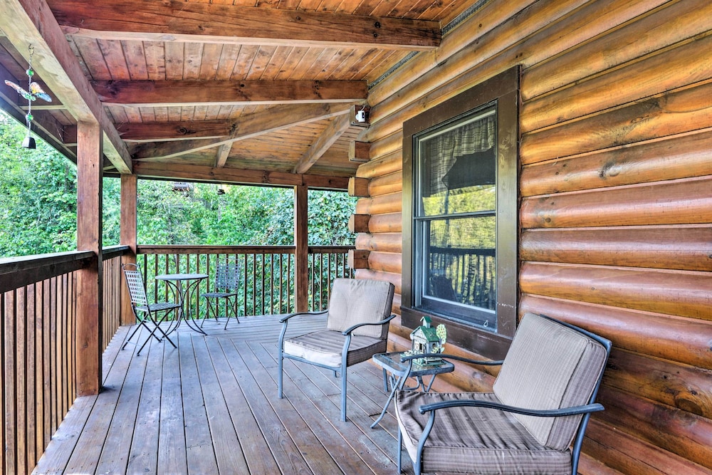 NEW! Cozy Sevierville Home: 15 Mi to Pigeon Forge!