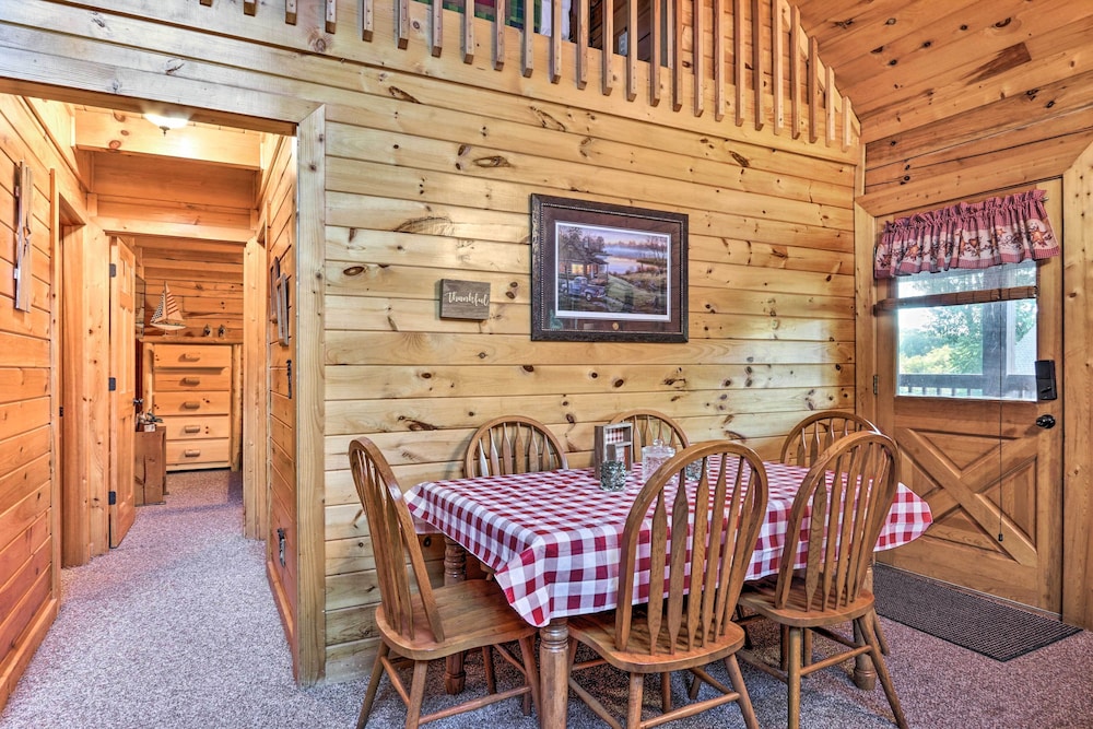 NEW! Cozy Sevierville Home: 15 Mi to Pigeon Forge!