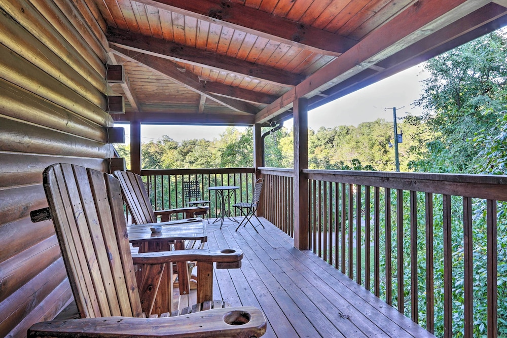 NEW! Cozy Sevierville Home: 15 Mi to Pigeon Forge!