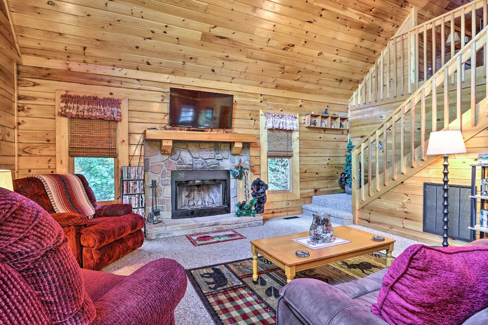 NEW! Cozy Sevierville Home: 15 Mi to Pigeon Forge!