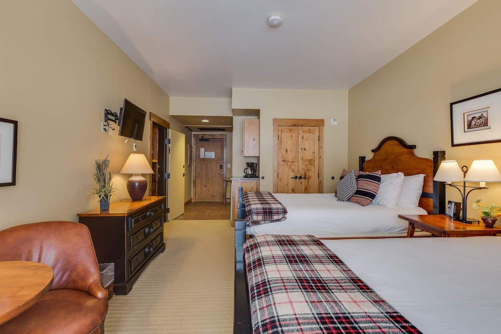 Teton Springs Lodge & Spa is a all-season luxury resort on the 'quiet side of the Tetons'