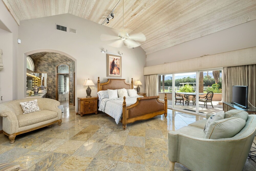 Luxury LaQuinta estate adjacent to Cochella and Stagecoach music
