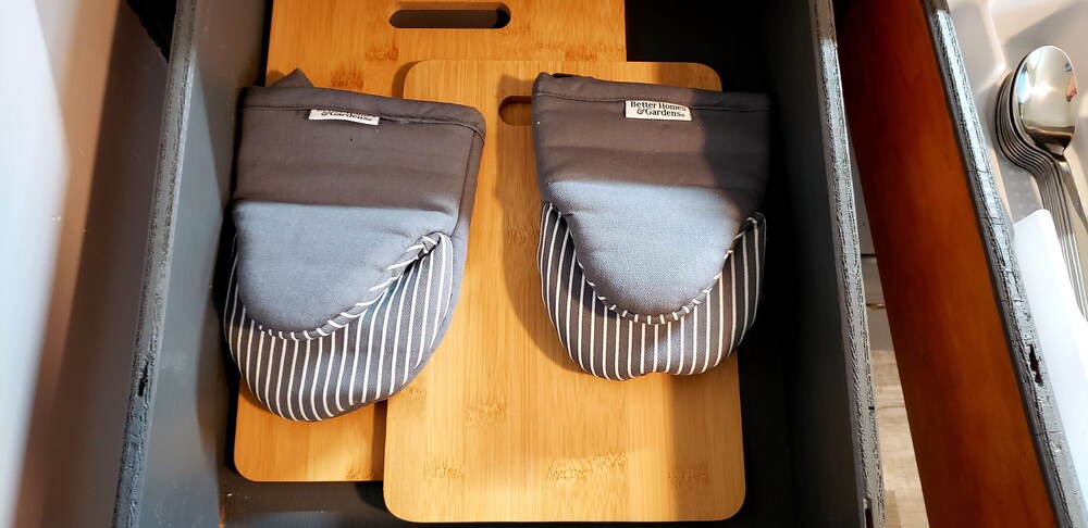 Mexican Themed Cozy Apt in Aurora/75" TV/FastWiFi/AppleTV/Disney+/YouTubeTV