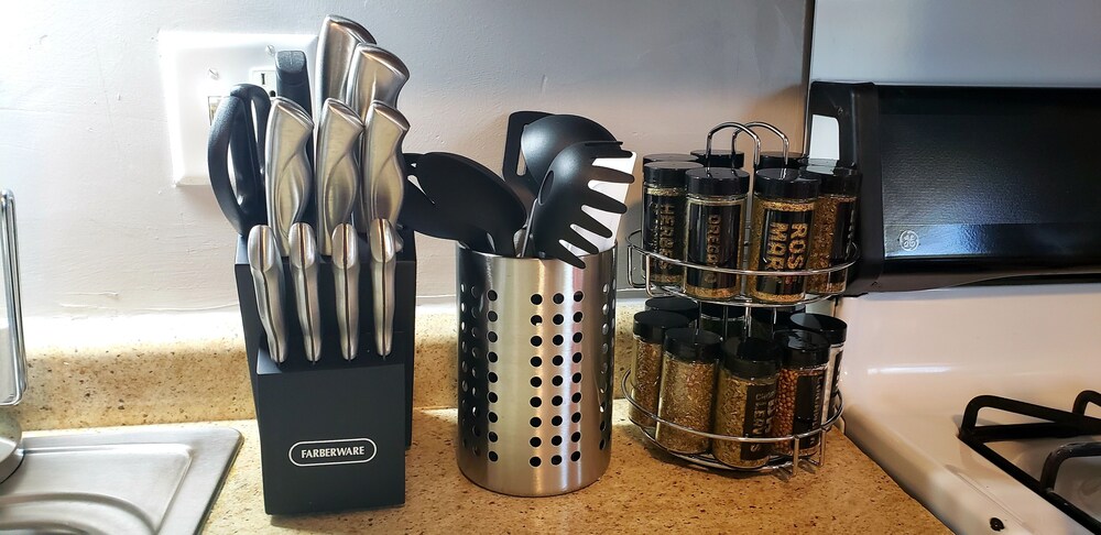 Mexican Themed Cozy Apt in Aurora/75" TV/FastWiFi/AppleTV/Disney+/YouTubeTV