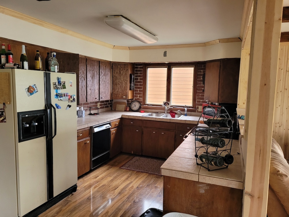 Premier location on Gull Lake. Lake Shore Vrbo