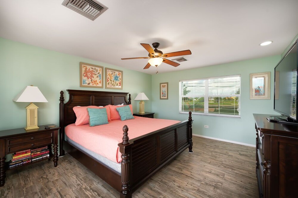 Two Master Suites! 35' Boat Dockage! Outdoor Living Space & Summer