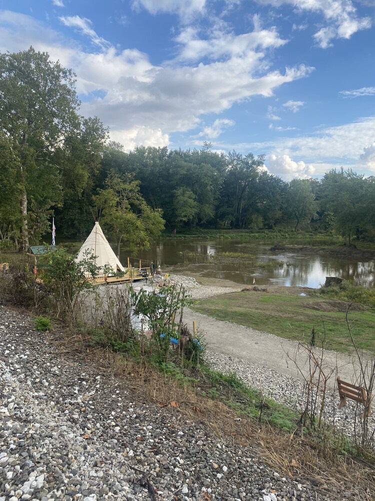 Morels on the Wabash offers Clamping in a Authentic 20 ft Tee Pee