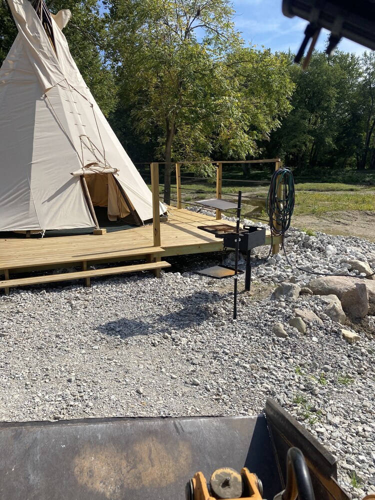 Morels on the Wabash offers Clamping in a Authentic 20 ft Tee Pee