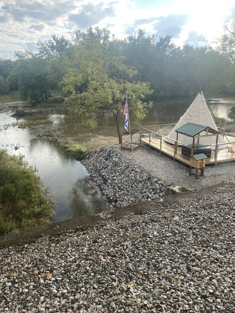 Morels on the Wabash offers Clamping in a Authentic 20 ft Tee Pee