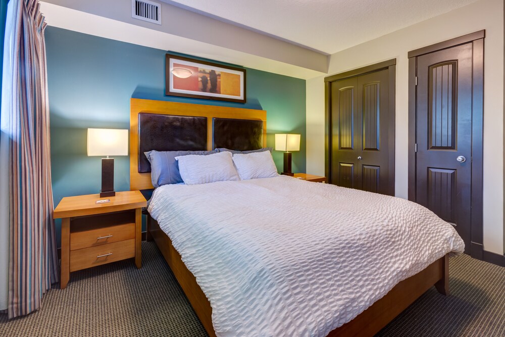 Mountain & Forest Views, Hot Tub Top Floor 1 Bed 1 Bath; Pets OK