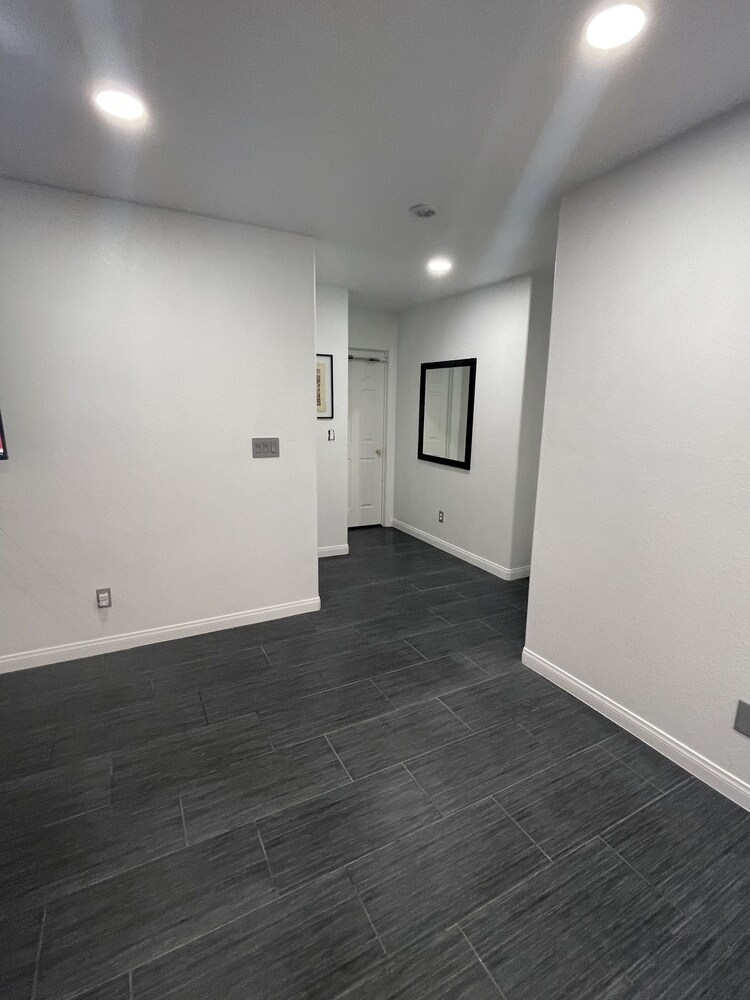 Room, ♣️Entire Private Studio 25mins from strip 