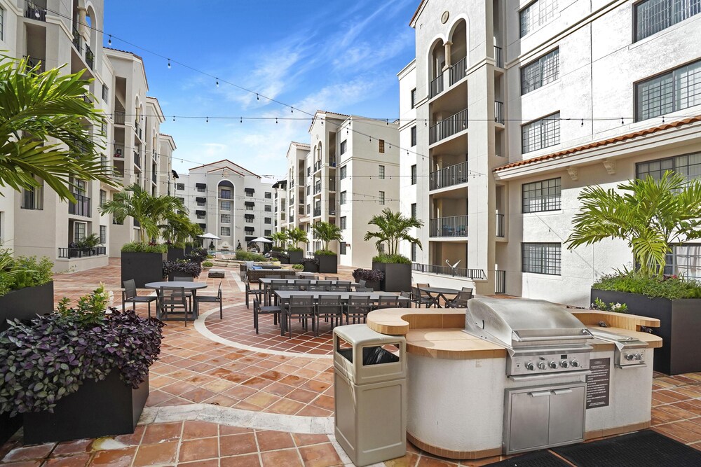 Dharma Home Suites Coral Gables at Gables Grand Plaza